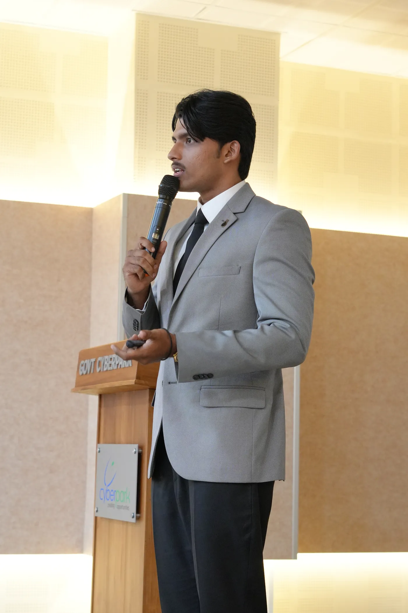 Jonah Joy speaking at Govt Cyberpark